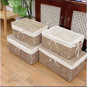 Panier rectangulaire classique en rotin et jacinthe d'eau, artisanal et écologique, pour organiser les vêtements, rangement multifonctionnel - Product Image 6