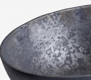 Bol décoratif en métal noir artistique avec forme surélevée idéal pour un style de maison élégant et un accent de décoration de table - Product Image 2