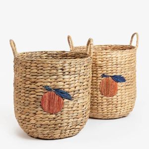 Panier en jacinthe d'eau brodé, fait main, décoratif, avec motif de fruits, pour la chambre d'enfant, le salon, la maison - Product Image 1