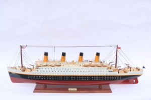 Maqueta de Madera de Crucero Olímpico Hecha a Mano - Réplica a Escala del Barco de Crucero Vintage de 1912 para Decoración de Hogar u Oficina - Product Image 3