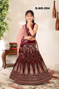 AARIKA TEXTILE Lehenga Premium en Velours Lourd pour Filles, Prêt-à-porter, avec Blouse Brodée et Dupatta en Voile Doux, Ornées de Zari et de Paillettes - Product Image 5
