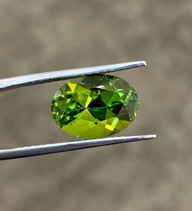 Tourmaline Verte Ovale Taille Ovale Qualité Exceptionnelle Certifiée par un Certificat Tierce Pierre Naturelle Magnifique pour la Fabrication de Bijoux - Product Image 3