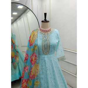 Hermoso vestido de organza Anarkali para mujer con Dupatta para fiestas y ocasiones especiales - Product Image 6