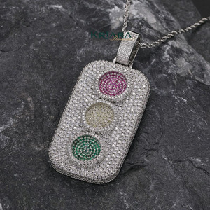 Pendentif Feu de Signalisation en Diamant de Laboratoire, Argent 925 Plaqué Rhodium, Breloque de Luxe Thème, Unisexe, Usage Quotidien - Product Image 2