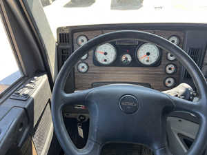 รถบรรทุกมือสอง ปี 2020 ยี่ห้อ FREIGHT LINER รุ่น 122SD เครื่องยนต์ 14.8 ลิตร 6 สูบ 505 แรงม้า ระบบขับเคลื่อน DD15 8x4 เชื้อเพลิงดีเซล ระบบเกียร์ AMT 8 สปีด พวงมาลัยซ้าย - Product Image 5