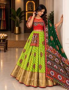 Lehenga de algodón muselina con estampado digital de diseñador y trabajo de espejo real, con blusa y dupatta, conjunto especial de Lehenga Chholi para Navratri. - Product Image 2