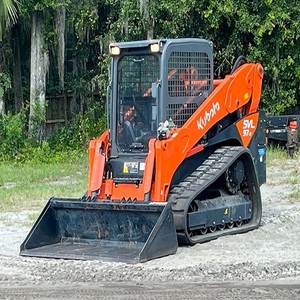 รถตักล้อยางขนาดเล็ก Kubota SVL97-2 พร้อมอุปกรณ์เสริมสำหรับงานป่าไม้ กำจัดไม้พุ่ม และงานก่อสร้าง - Product Image 1