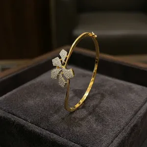 Bracelet jonc de luxe plaqué or avec diamants répliques pour femme, tendance, pour soirée, bijoux de mode, export OEM usine Rajasthan - Product Image 1