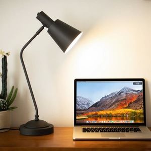 Lámpara de Mesa Vintage de Latón con Base Grabada, Iluminación Decorativa de Estilo Real para Dormitorio - Product Image 4