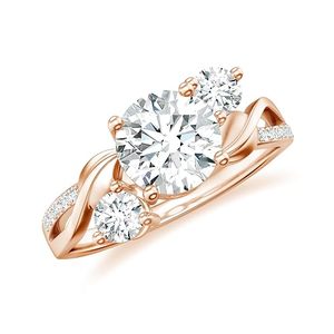 Anillo de compromiso de tres piedras de moissanita chapado en oro rosa con corte brillante redondo y engaste de puntas, joyería de lujo para mujer - Product Image 1