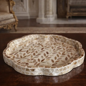 Bandeja de mosaico de conchas hecha a mano de 1980 de PERFECT ENTERPRISES, decoración costera española, bandeja con incrustaciones de nácar. - Product Image 1