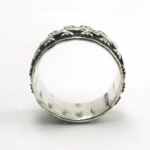แหวนเงินชุบแบบโบฮีเมียนประดับพลอยทรงเรียบ รุ่น ARPS1057-1_A จาก Shri Ashapura Jewels พร้อมขอบแบบ Bezel เหมาะสำหรับเป็นแหวนหมั้น - Product Image 3