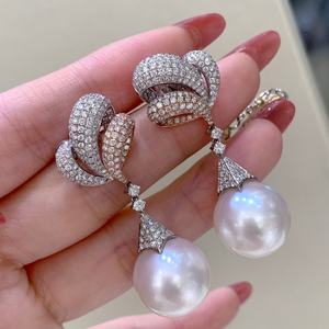 Pendientes Largos de Plata de Ley 925 con Perla Natural Verde Pavo Real de 10-11 mm, con Caja de Regalo, Producto Nuevo - Product Image 1