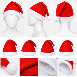 Chapeau de Noël classique rouge à carreaux avec bordure en fourrure blanche et pompon, 100% polyester, pour la plage - Product Image 1