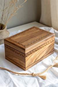 Boîte de rangement en bois vintage pour souvenirs et objets précieux, ajoutant un caractère intemporel et une solution de rangement sécurisée - Product Image 2