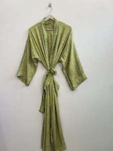 Veste kimono en soie à col en V, veste longue bohème à devant ouvert, mode resort pour femmes - Product Image 3