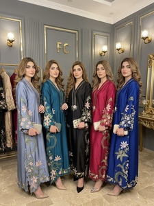 Conjunto de Kurta y Palazzo de Corte Recto Estilo Pakistaní de Seda Romana Regal con Dupatta de Georgette Bordada, Ropa Étnica - Product Image 6