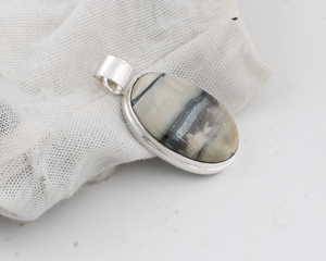 Colgante de Jaspe Natural en Plata de Ley 925, Colgante de Piedra Preciosa de Jaspe Multicolor al por Mayor, Joyería de Plata Hecha a Mano, Estilo Boho - Product Image 1