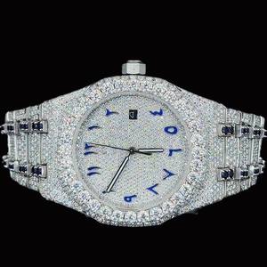 Reloj de Pulsera Unisex de Acero Inoxidable de Lujo con Esfera Azul con Números Arábigos Totalmente Cubiertos de Diamantes de Imitación Plateados - Product Image 1