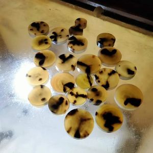 Proveedor Personalizado de Botones de Cuerno de Búfalo de Color Natural de 16mm-29mm para Prendas de Vestir, Precio al por Mayor, Hecho en India - Product Image 2