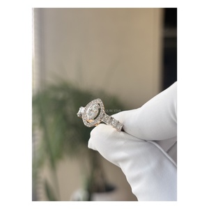 Elegante Anillo Halo con Diamante Cultivado en Laboratorio Corte Marquesa de 1.15 Ct, con Piedras Laterales Princesa, Anillo de Compromiso para Mujer, Oro Sólido de 14 Quilates QUBE - Product Image 3