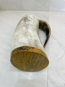 Chope à bière en corne de buffle originale polie à la main avec logo Viking, sculptée à la main, vaisselle inspirée du monde viking - Product Image 5