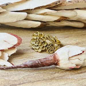 Market Favorite Brass <b>Ring</b> Boho Floral Band <b>Ring</b> For Women 18k Gold Plated Antique Flower <b>Statement</b> <b>Ring</b> Wholesale Dainty <b>Ring</b> - Product Image 1