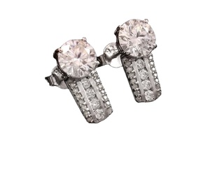 Boucles d'oreilles rondes en argent sterling 925 coupe brillante avec goujon à vis en perle Moissanite certifié IGI-Cadeau parfait pour elle - Product Image 1