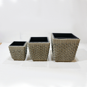 Macetas Modernas Cuadradas de Mimbre con Patrón Tejido Cruzado, Diseño Minimalista para Uso en Interiores - Product Image 1