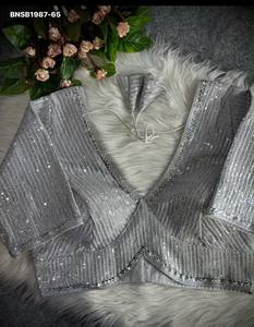 Colección de blusas de fiesta de suave georgette sintético con patrón de rayas de lentejuelas, manga 3/4, corte tipo manzana y cuello en V, proveedor de Surat. - Product Image 3