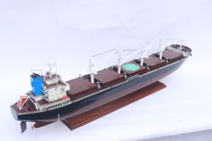 Maqueta de Barco Comercial de Madera Hecha a Mano - Modelo a Escala de Buque Portacarga, Decoración de Escritorio de Oficina, Sabrina - Product Image 5