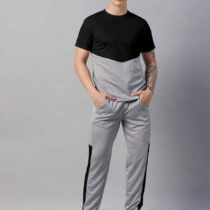 Ensemble de survêtement sportif pour homme, noir et gris bicolore, coupe ajustée, écologique, respirant, été, t-shirt à manches courtes et pantalon de jogging - Product Image 1