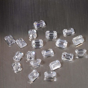 Diamantes Sueltos Cultivados en Laboratorio, Corte Radiante Esmeralda, Melee 2x4mm 4x6mm, Certificados por IGI para Joyería Fina, Hechos en India - Product Image 1