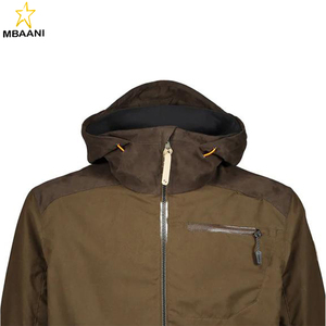 Veste de chasse pour homme avec capuche fixe, visière de capuche réglable, fermeture éclair avant hydrofuge, ourlet et poignets ajustables - Product Image 4