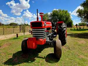 Tracteur Massey Ferguson 390, robuste, 4 roues motrices, tracteur agricole diesel, moteur puissant et fiable, qualité d'exportation, prêt à l'emploi - Product Image 3