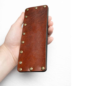 Porte-monnaie en cuir véritable avec fermeture à pression sécurisée, finition élégante, design compact, compartiment à monnaie spacieux, en vente - Product Image 4