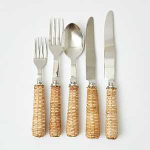 Cubiertos de resina blanca elegantes de estilo moderno con mango de resina y cabezal plateado para hogares, restaurantes y fiestas. - Product Image 4