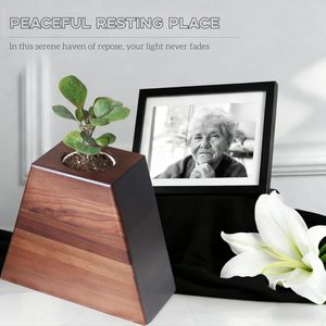 Urne commémorative en noyer, pot funéraire artisanal en bois avec couvercle amovible, pot décoratif pour fleurs - Product Image 3