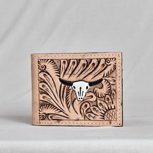 Cartera de Cuero Genuino Hecha a Mano con Grabado de Calavera de Toro, Estilo Vintage, Cierre Plegable, Cartera Corta para Uso Diario Masculino - Product Image 1
