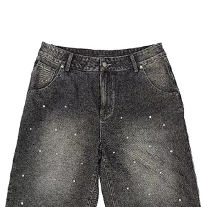 Shorts en jean amples pour hommes, respirants, style streetwear, entièrement ornés de strass, effet vieilli, tissu personnalisable, faible MOQ disponible - Product Image 5