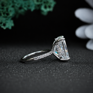 Bague de fiançailles en moissanite taille radiant pour femme, en argent plaqué rhodium, sertie griffes, style classique, cadeau - Product Image 5