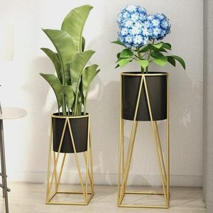 Macetero de Jardín con Acabado Dorado, Diseño Hecho a Mano, Tamaño Grande, Decoración para el Hogar y Hoteles, Maceteros Metálicos con Recubrimiento de Polvo Negro - Product Image 1