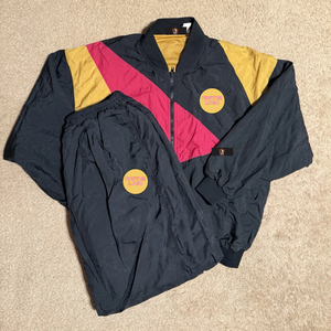 Conjunto de Chaqueta y Pantalón Deportivo Impermeable Personalizado 2025, Chaqueta Cortavientos de Nailon para Hombre con Ribete en Contraste, Traje Deportivo de Poliéster - Product Image 1