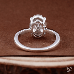 Anillo de compromiso de lujo con diamante ovalado de 3 quilates cultivado en laboratorio, engaste de tallo pellizcado en oro blanco de 10K - Product Image 2