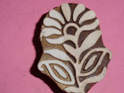 แสตมป์ไม้เฮนน่าทำมือทันสมัยจากมณฑลมัธยาปัฎษฐ์ แกะสลักลึก เป็นมิตรกับสิ่งแวดล้อม ใช้งานสะดวก มีหลายขนาด - Product Image 3