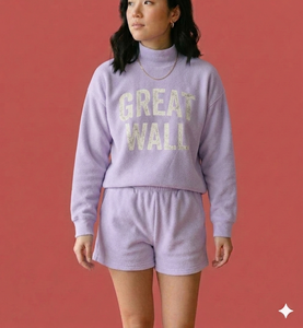 Ensemble coordonné minimaliste pour femmes, col montant et short, tissu léger, silhouette décontractée et confort quotidien - Product Image 1