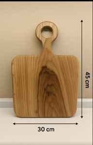 Planche de service en bois de noyer faite à la main 45cm x 30cm, planche à découper en bois massif avec trou de poignée rond, planche de cuisine à grain de bois - Product Image 3