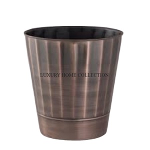 ถังขยะโลหะทองเหลืองเกรดพรีเมี่ยมใหม่พร้อมโครงสร้างน้ำหนักเบาและการออกแบบที่หรูหราเหมาะสำหรับการตั้งค่าห้องต่างๆ - Product Image 1