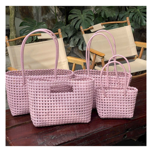 Bolso de Mano Casual de Lujo, Tejido a Mano con Plástico PP Ecológico, Impermeable y Moderno, con Forro de Seda para la Playa y Uso Diario - Product Image 6