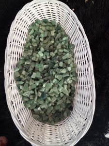 Pierre d'aventurine verte naturelle pour petite pierre à puce de guérison cristal Reiki de forme irrégulière pour la guérison et la décoration intérieure - Product Image 3